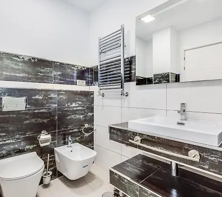 1st Line In Center Of Marbella. * Μαρμπέλλα